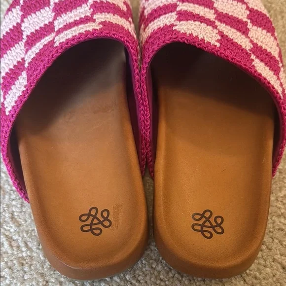 Pink and White Checkered Crochet Slippers - Picture 2 of 5